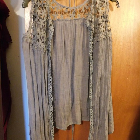 Lace top Crepe Gray Vest Size Medium - Picture 1 of 3